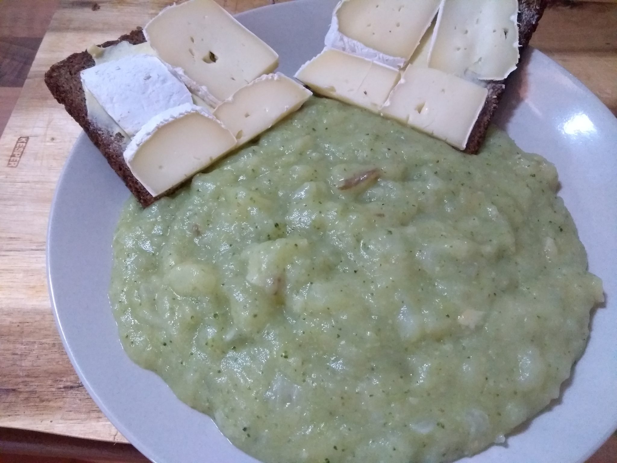 Cremige Brokkoli-Kartoffel-Suppe – milchfrei, leicht & sättigend