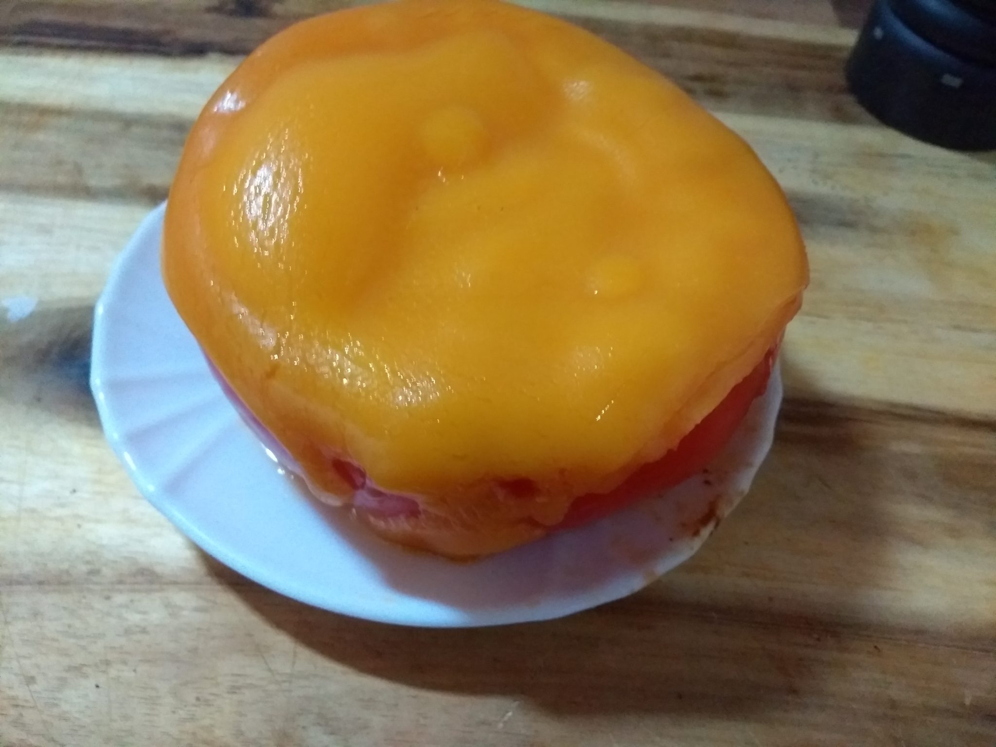 Ofentomate mit Käse und Ei – einfaches Ofengericht