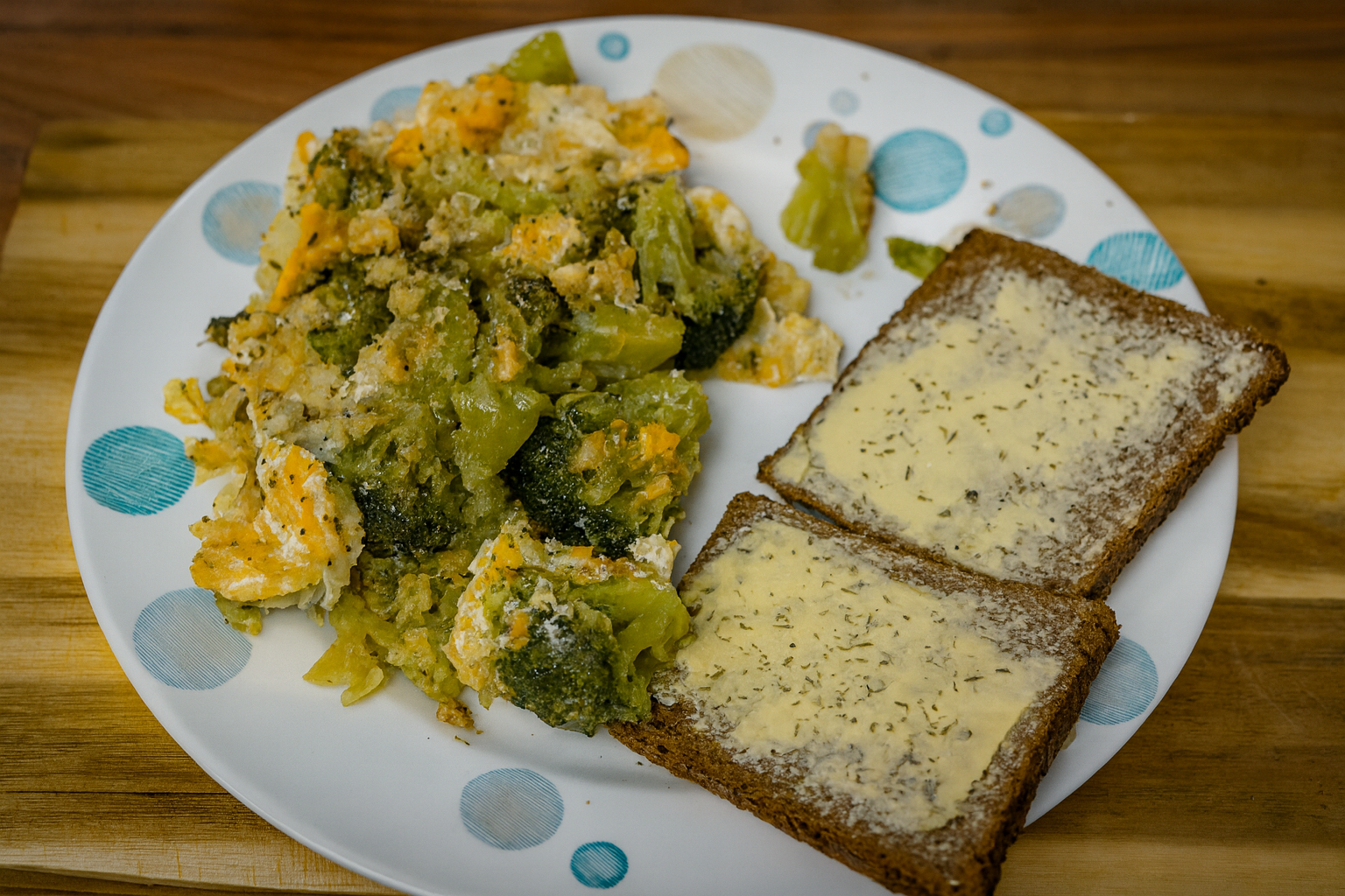 Knoblauch-Brokkoli-Pfanne mit Ei – schnell, cremig & einfach